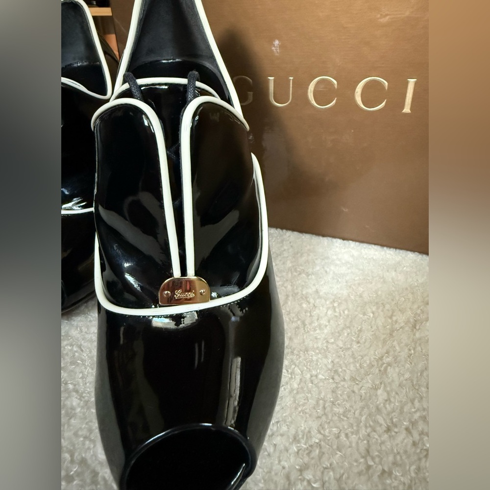 Gucci Black Patent Leather Heels - Picture 6 of 13